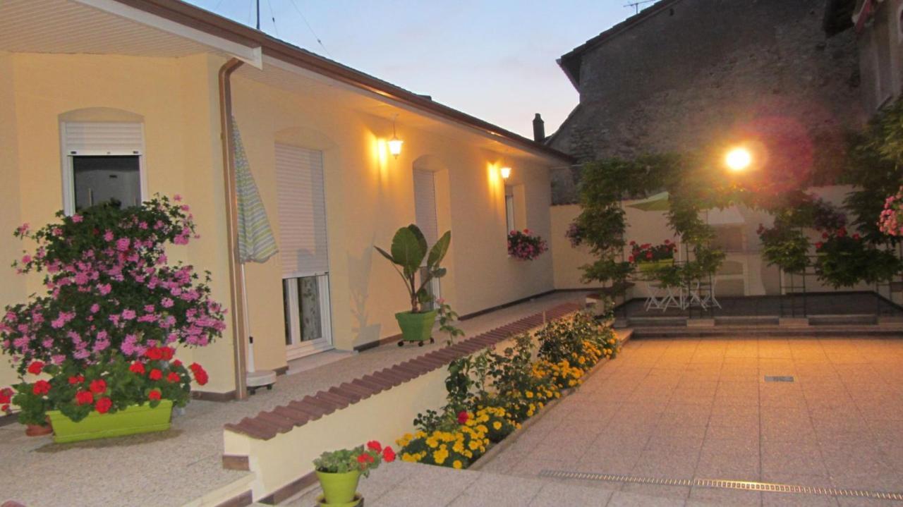 Bed and Breakfast Les Glycines Choloy Esterno foto