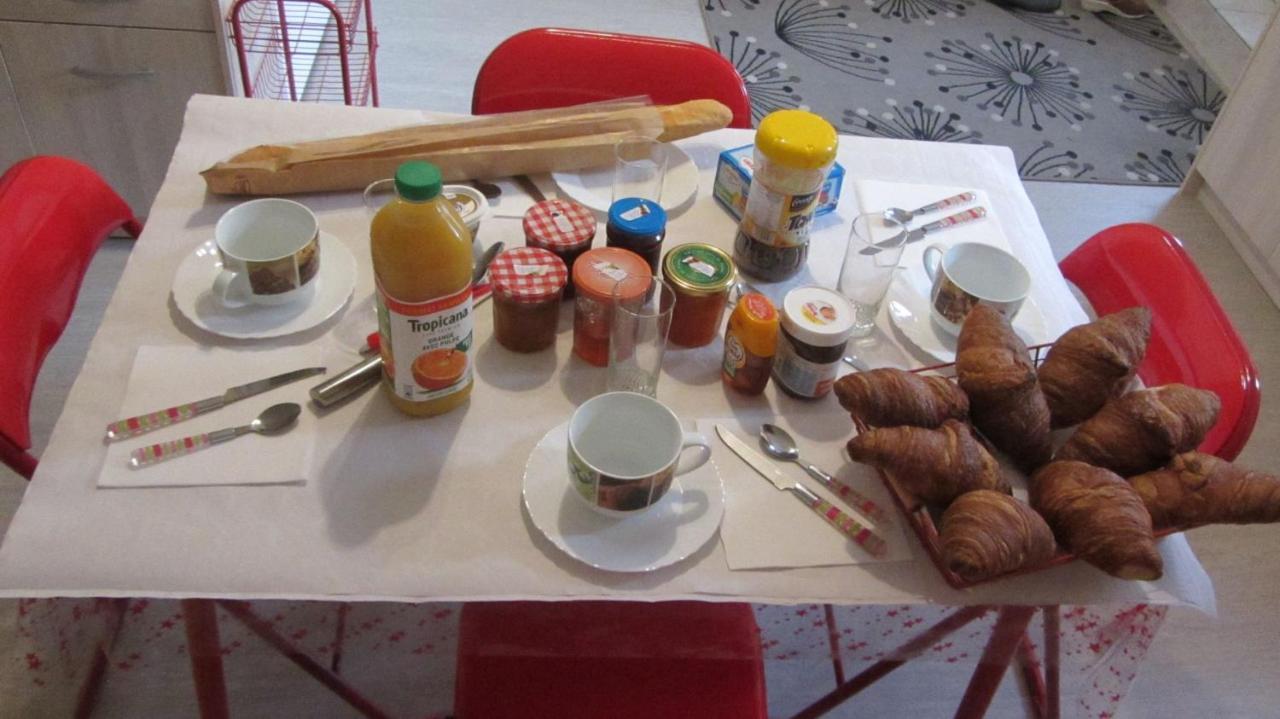 Bed and Breakfast Les Glycines Choloy Esterno foto